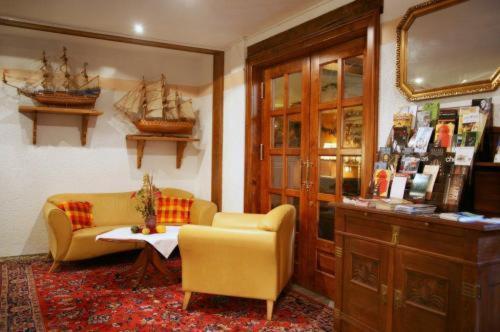 West Hotel An Der Saechsischen Weinstrasse Radebeul Εξωτερικό φωτογραφία