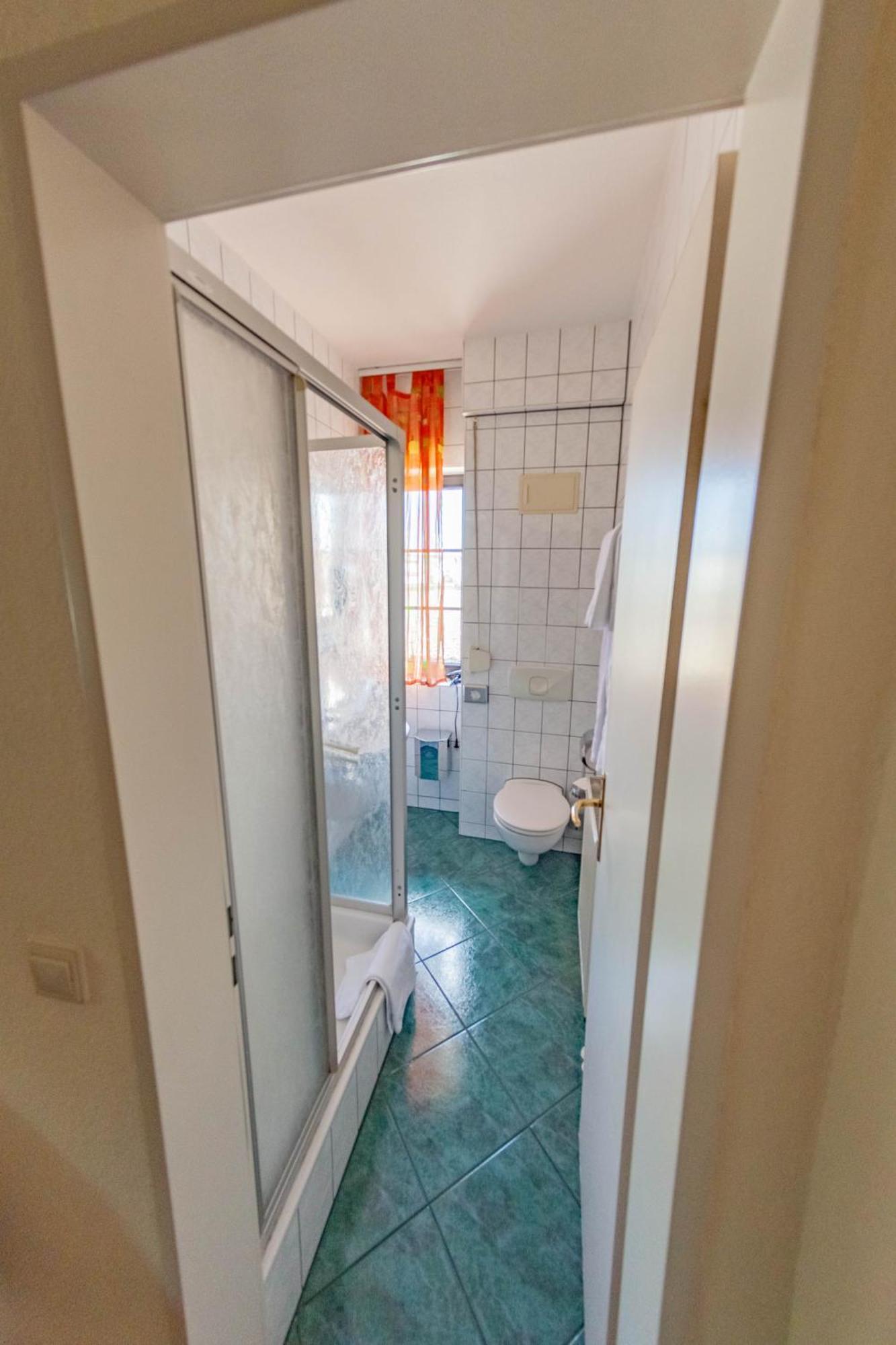 West Hotel An Der Saechsischen Weinstrasse Radebeul Δωμάτιο φωτογραφία